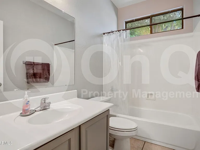 1674 E Aloe Pl — Photo 10