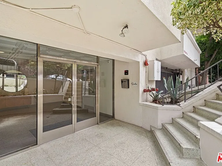 960 Larrabee St #105 — Photo 26