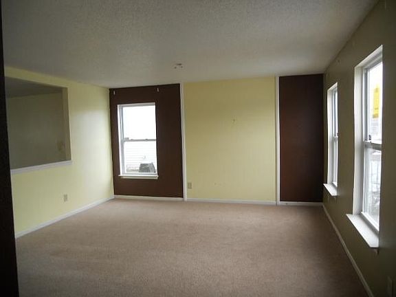 3rd image of 10394 Carrington Way