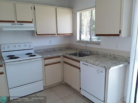 5th image of 402 SW Godels St