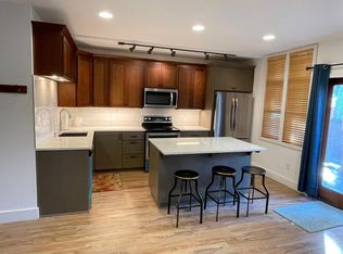 9724 N Willamette Blvd APT B, Portland, OR 97203