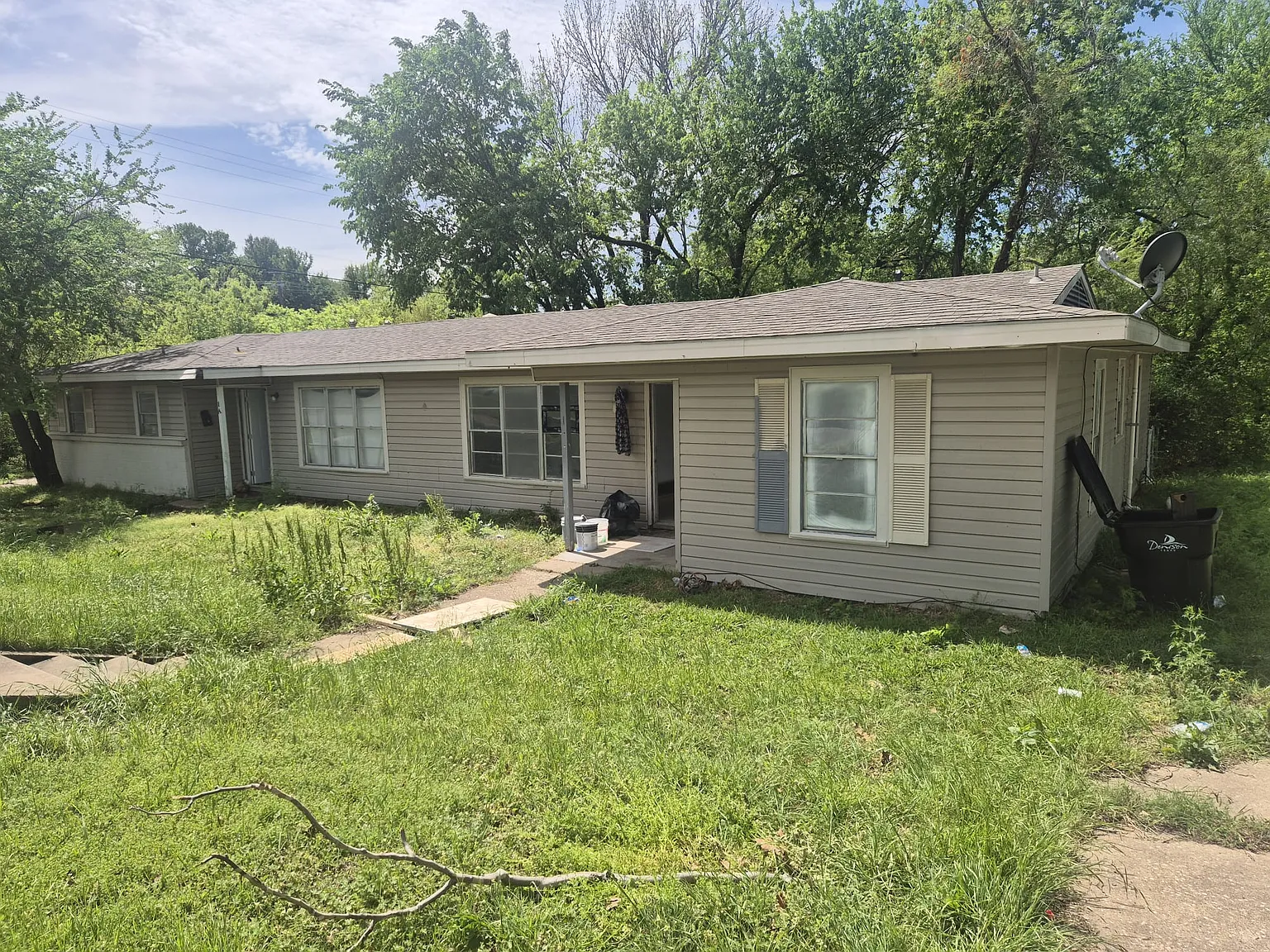 3 bed, 1050 sqft, $1,000 — Photo 1