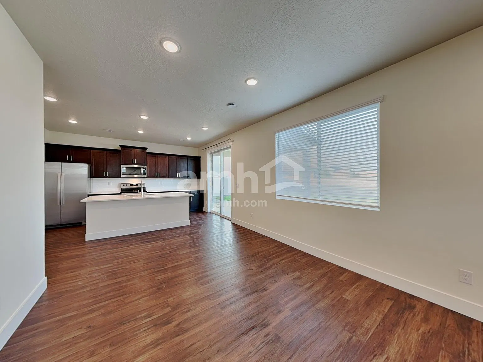 5 bed, 3.0 bath, 2513 sqft, $2,950 — Photo 4