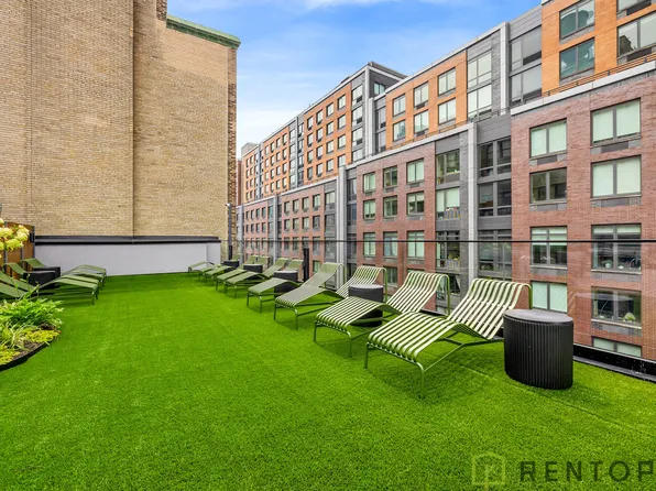 555 West 45th Street image 18 of 22