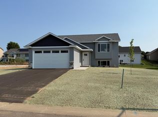 1625 Squirrel Way, New Richmond, WI 54017