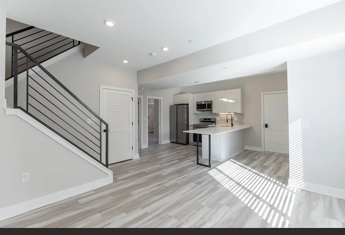 1 bed, $900 — Photo 3