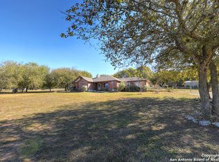 204 Whispering Oaks Dr, Adkins, TX 78101
