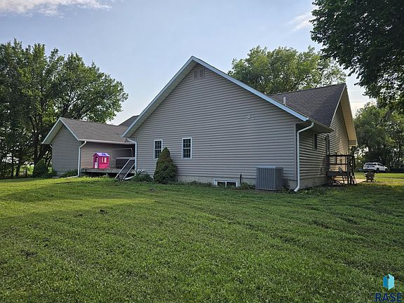 3rd image of 46336 287th St