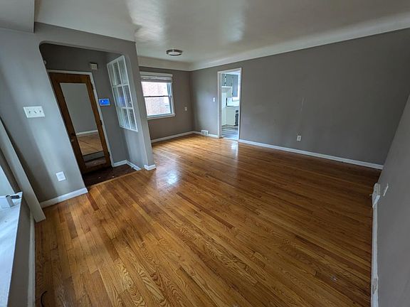 3rd image of 14118 Bramell St