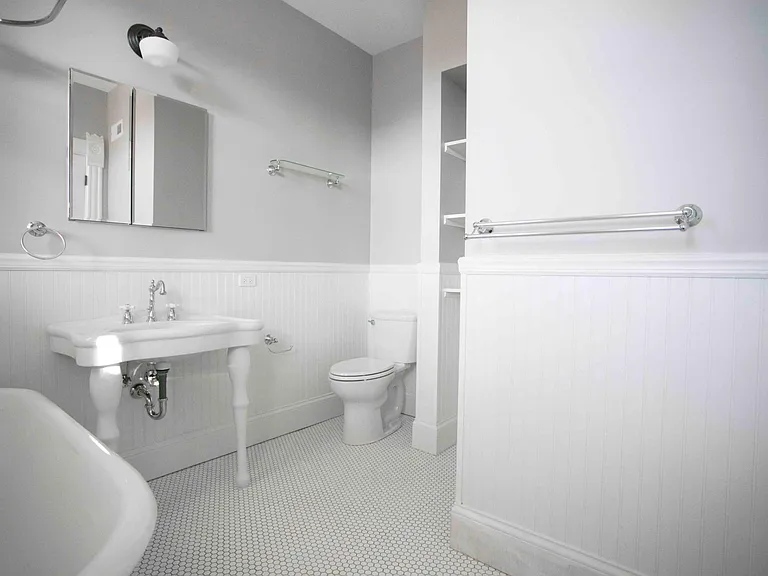 1110 N California Ave #2R — Photo 5
