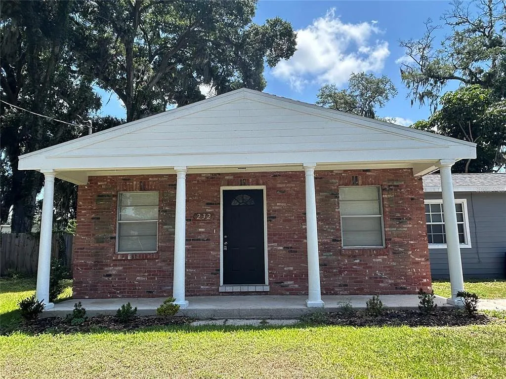 3 bed, 1.0 bath, 1595 sqft, $1,950 — Photo 3