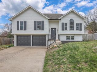 902 Oak Rdg, Kearney, MO 64060