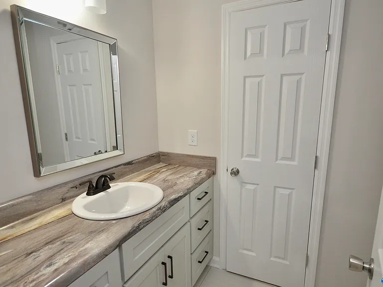 160 Swansea Ln — Photo 6