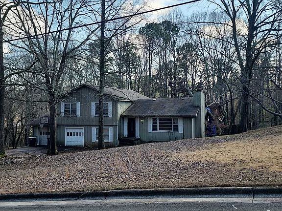 2nd image of 5 Berkshire Dr NE