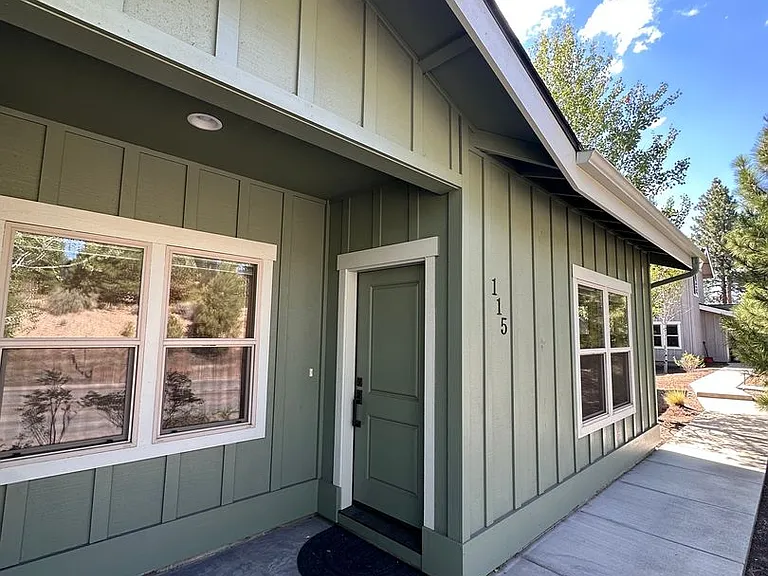 115 NW Mount Washington Dr — Photo 3