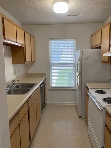 750 Pinewood Dr — Photo 5