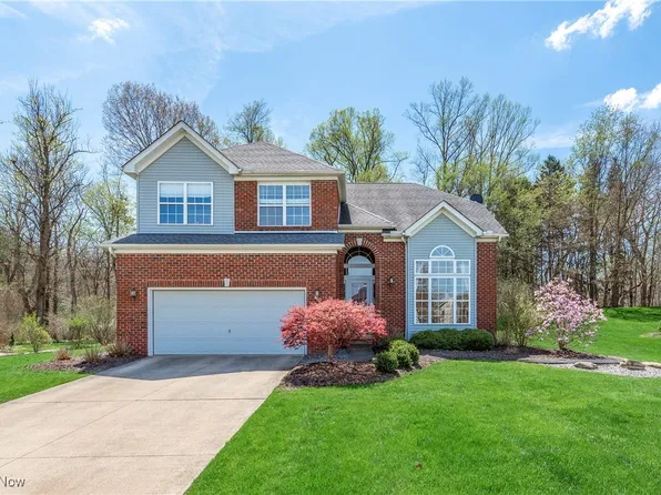 8156 Augusta Ln, Northfield, OH 44067