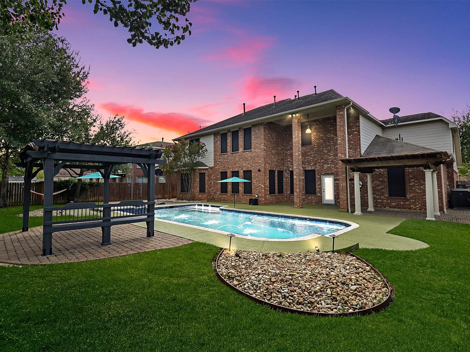 6 bed, 4.5 bath, 5136 sqft, $5,700 — Photo 1