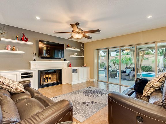 3rd image of 987 E Dava Dr