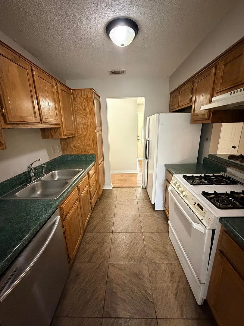 3201 Stivers — Photo 4