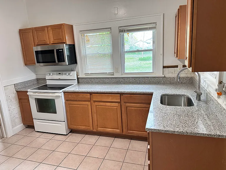 2306 Spencer Ave — Photo 5