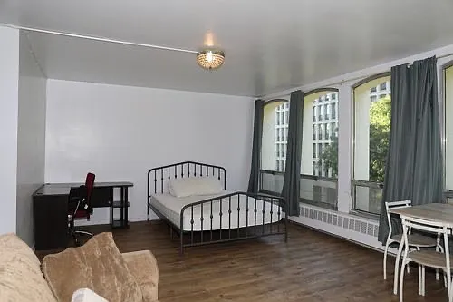 Studio, 550 sqft, $1,700 — Photo 3