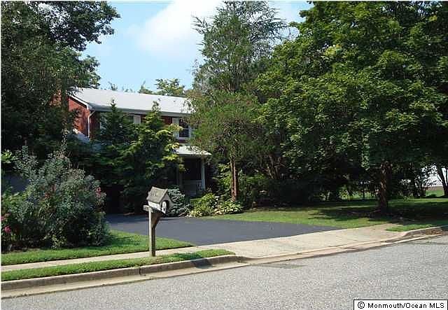 LG COL W/WALK OUT BASEMENT