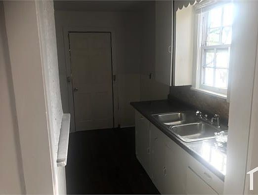 2nd image of 1431 Oakdale St