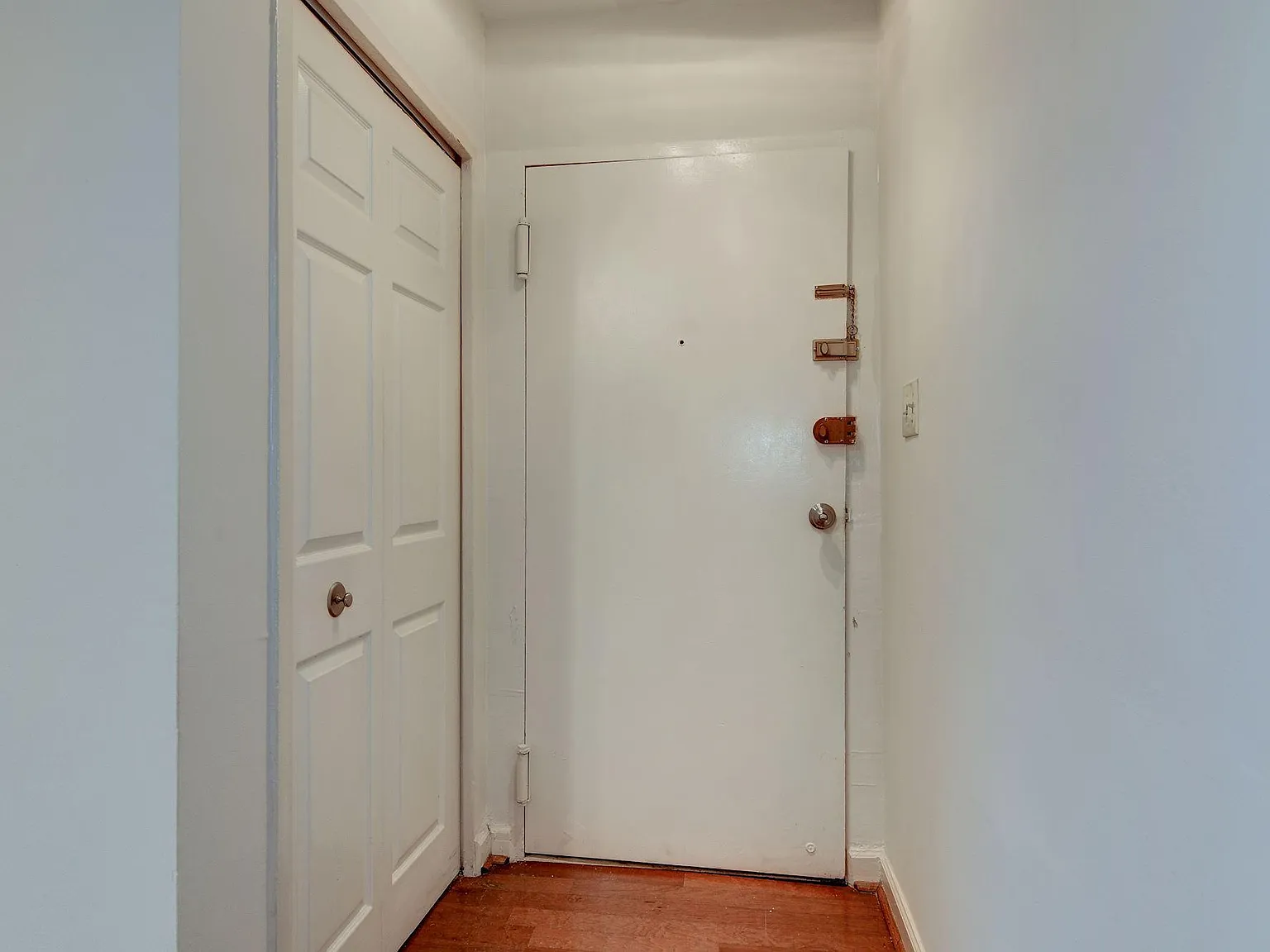 2 bed, 753 sqft, $1,600 — Photo 2