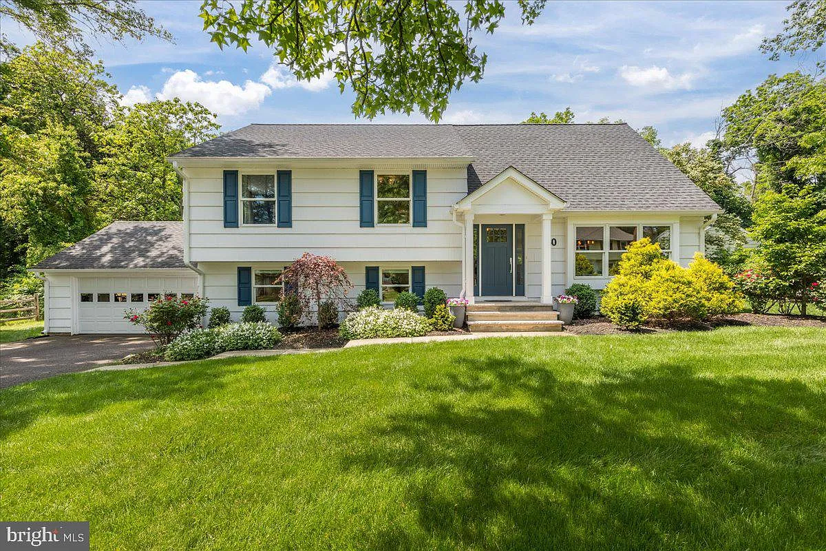 80 Robert Rd photo 1