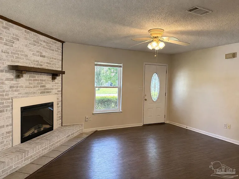 3255 Maplewood Dr — Photo 3