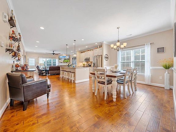 3rd image of 53 Luna Ct