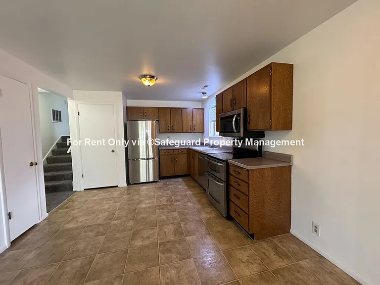 1906 E Jeremy Ct — Photo 9