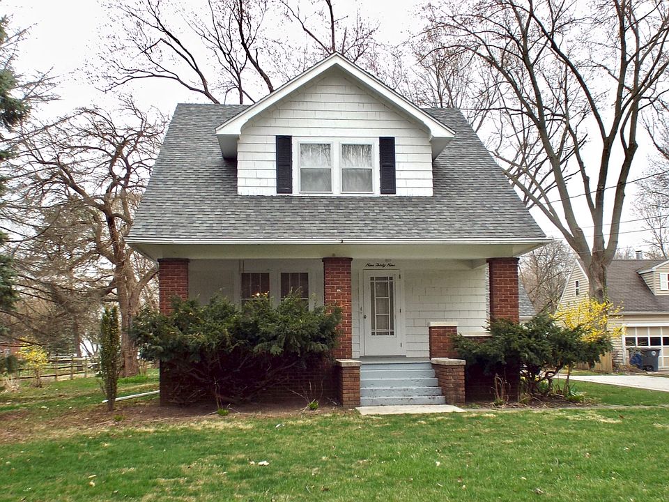 1st image of 939 Walnut St