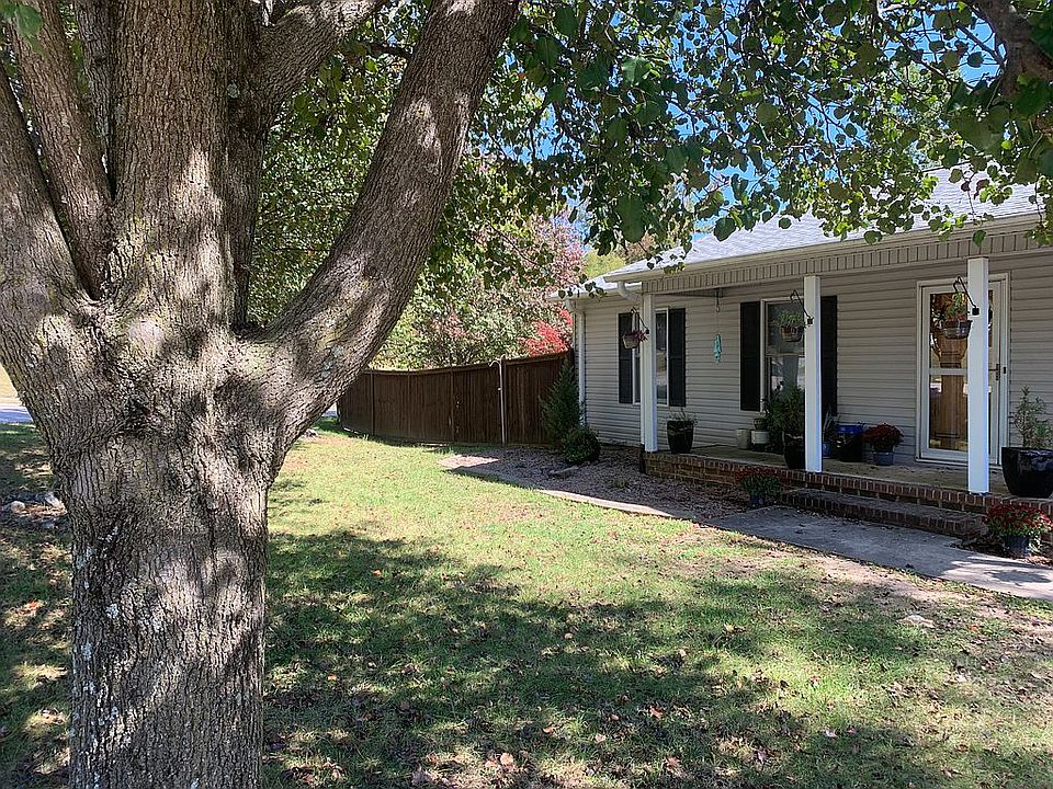 2nd image of 1705 Colony Dr