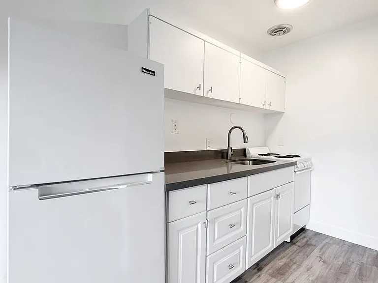 Village Vista Apartments — Photo 57