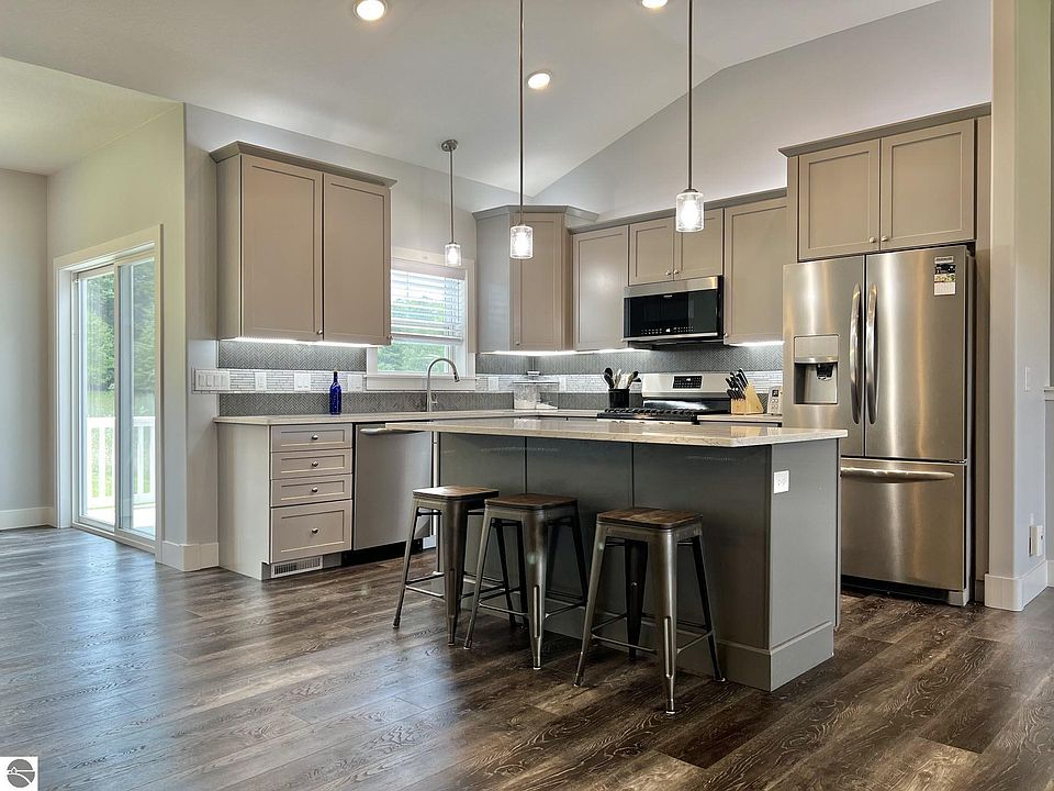 1581 Saffron Cir, Traverse City, MI 49696 Zillow