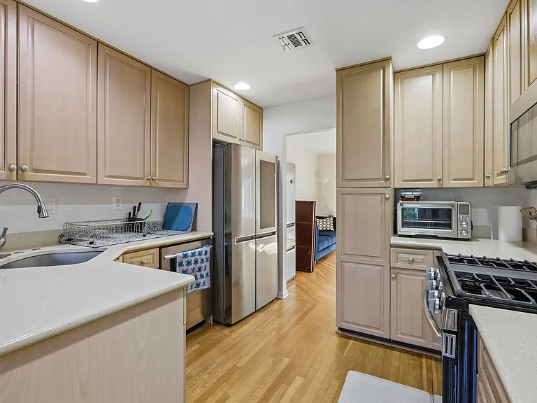 79 Lakeview Dr — Photo 4