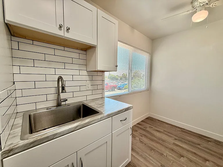 5840-5860 Albemarle St — Photo 12