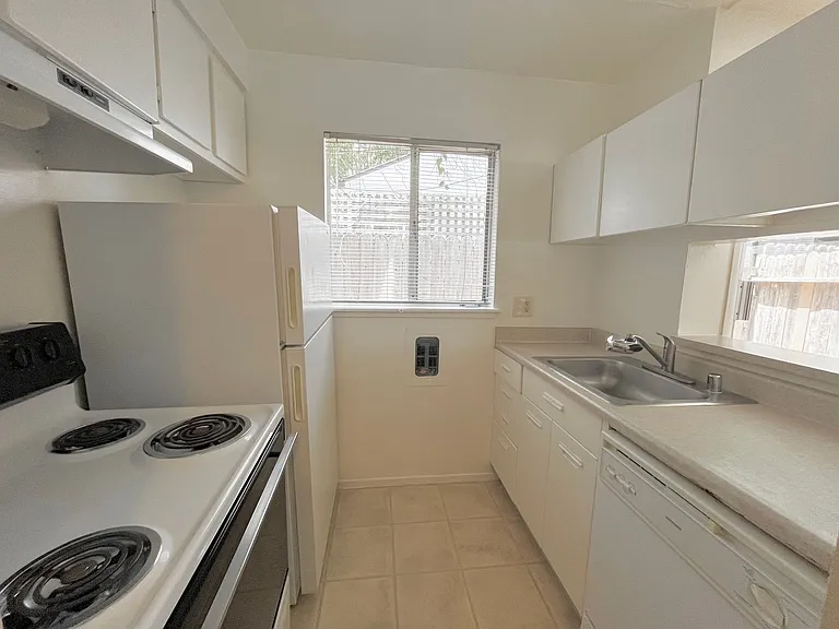 1823 H Street — Photo 5