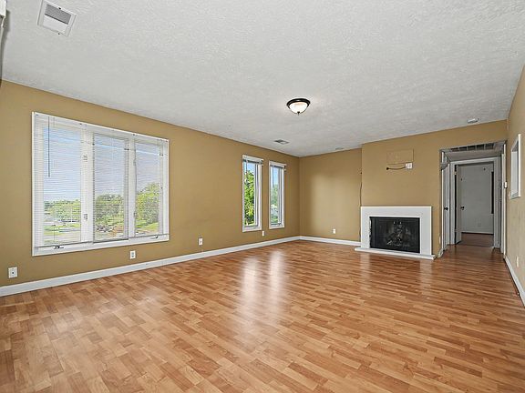 5th image of 2802 E Lincoln St APT 2C