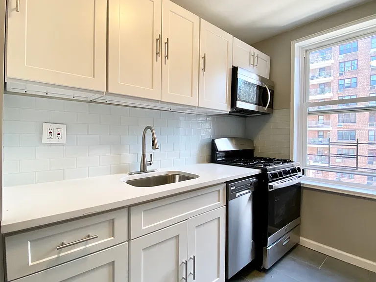 615 Warburton Ave #3E — Photo 4
