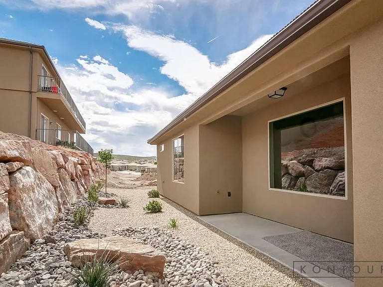 2261 S Tonaquint Dr #49 — Photo 32