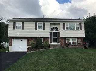 10 Columbia Cir, Highland Mills, NY 10930