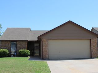 4004 SW Hickory Ln, Lawton, OK 73505