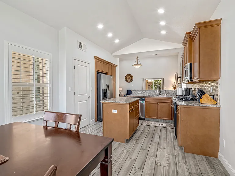 8582 N Garden Ave — Photo 18