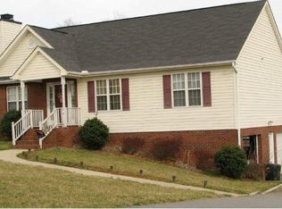627 Asheby Woods Rd, Kernersville, NC 27284
