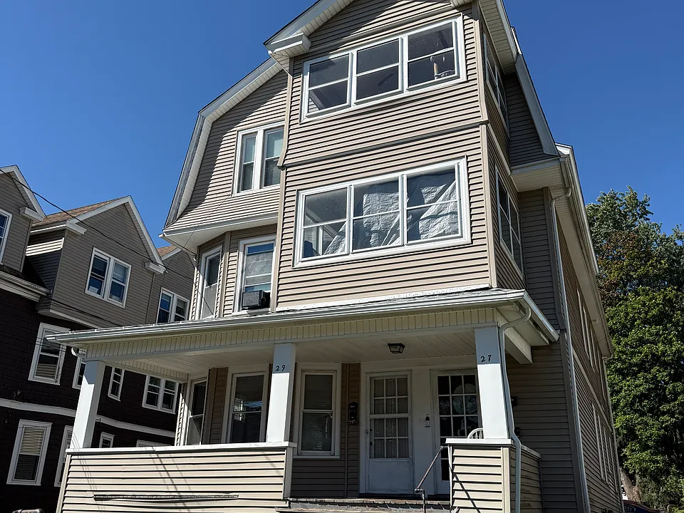 27 Kingston St #1