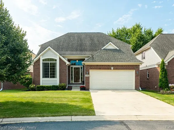 8730 Columbia Cir, Canton, MI 48187
