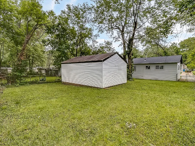 10348 Earl Dr — Photo 4